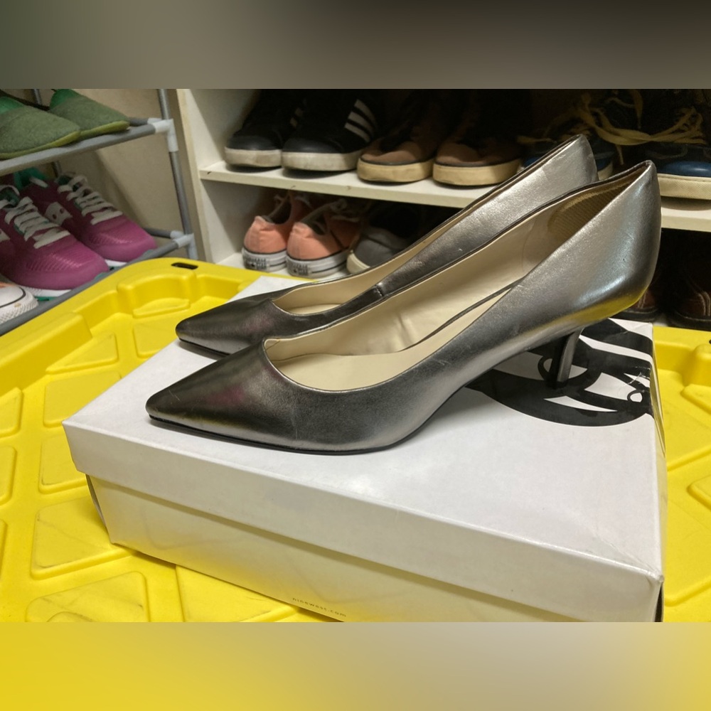 Nine West Silver Leather Pumps